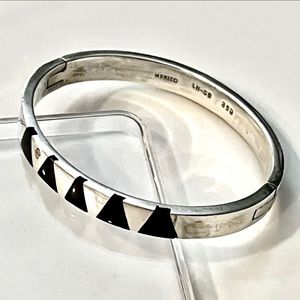 Signed, Taxco Vintage Pop Lock Sterling Silver Onyx Inlay Bracelet